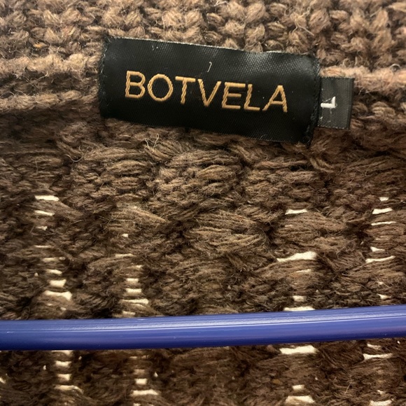 Cardigan pullover sweater only wore once in very good condition size large - Picture 3 of 3